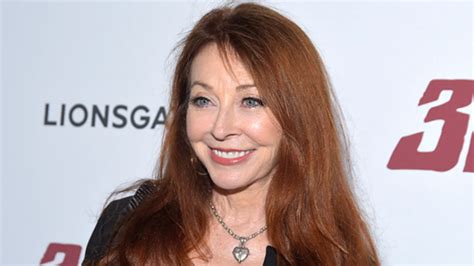 elvira fake boobs|Cassandra Peterson’s Measurements: Bra Size, Height, Weight。